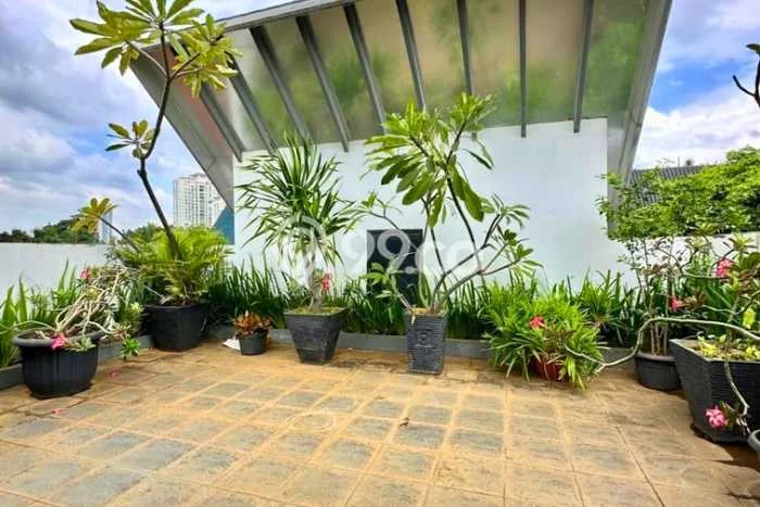 Rumah Eksklusif Siap Huni LT 200m2 di Kebayoran Baru, Jakarta Selatan Rumah Eksklusif Siap Huni LT 200m2 di Kebayoran Baru, Jakarta Selatan