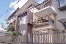 Lokasi strategis! Rumah siap pakai disewakan di Coblong LB 150m2 Lokasi strategis! Rumah siap pakai disewakan di Coblong LB 150m2
