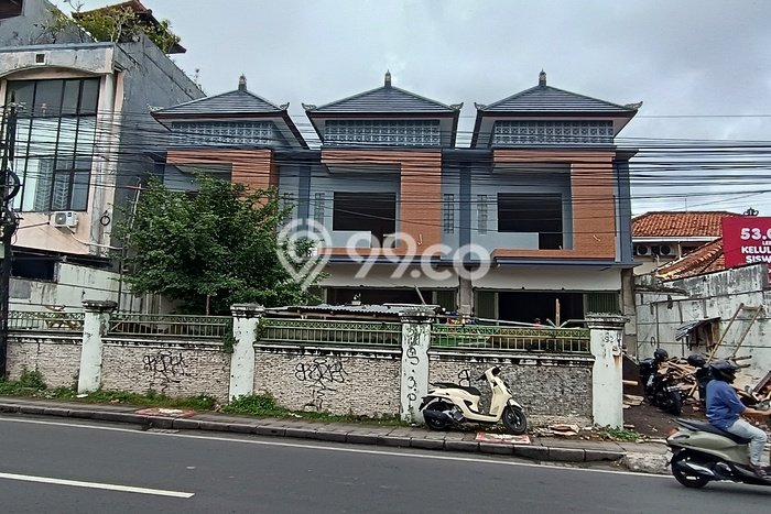 AREA BERKEMBANG! Ruko Disewakan di Pemecutan Kaja, Luas 180m², Siap Bisnis AREA BERKEMBANG! Ruko Disewakan di Pemecutan Kaja, Luas 180m², Siap Bisnis