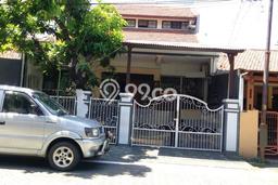 Aset Investasi! Kost Dijual di Tenggilis Mejoyo, Surabaya, 11 KT, 5 KM, Luas 140m2 Aset Investasi! Kost Dijual di Tenggilis Mejoyo, Surabaya, 11 KT, 5 KM, Luas 140m2