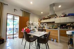 Rumah di Sukajadi, Bandung, LT 500m2m² LB 150m2m² Rumah di Sukajadi, Bandung, LT 500m2m² LB 150m2m²