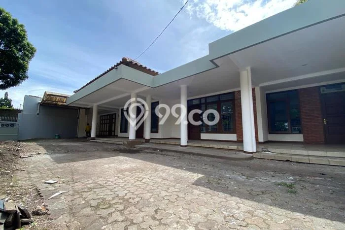 Disewakan! Rumah 5 Kamar Tidur &
4 Kamar Mandi di Cihampelas, Bandung Disewakan! Rumah 5 Kamar Tidur &
4 Kamar Mandi di Cihampelas, Bandung