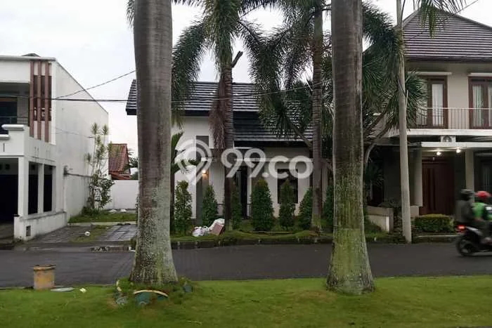 PENAWARAN TERBATAS! Rumah Berkualitas di Tarogong Kidul, Luas 240m2m² Bangunan 170m2m² PENAWARAN TERBATAS! Rumah Berkualitas di Tarogong Kidul, Luas 240m2m² Bangunan 170m2m²