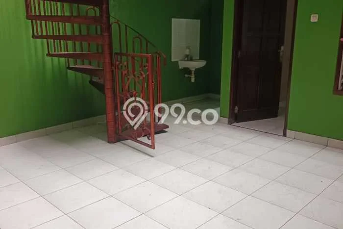Lokasi terbaik! Rumah siap pakai disewakan di Grogol Petamburan LB 400m2 Lokasi terbaik! Rumah siap pakai disewakan di Grogol Petamburan LB 400m2