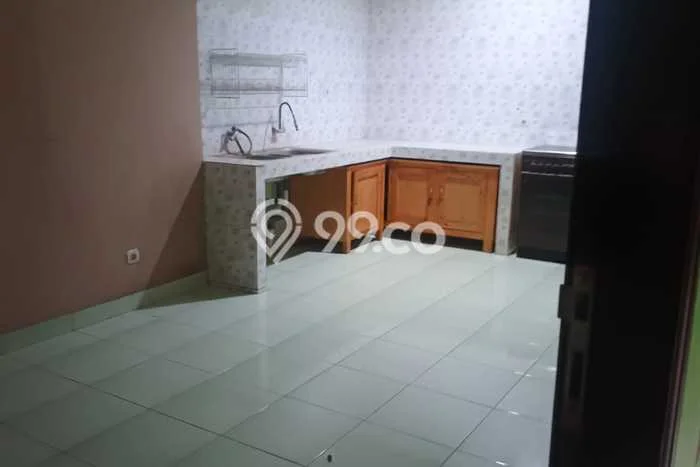 Lokasi terbaik! Rumah siap pakai disewakan di Grogol Petamburan LB 400m2 Lokasi terbaik! Rumah siap pakai disewakan di Grogol Petamburan LB 400m2