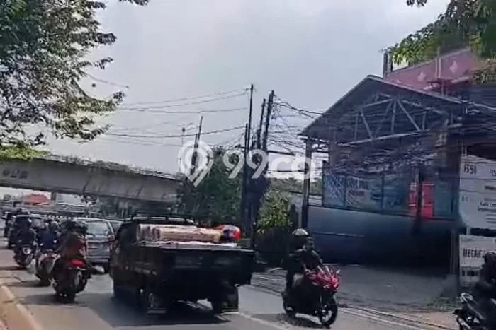 Ruko Disewa di Jakarta Timur dengan LB 192m2 Area Komersial Ramai Ruko Disewa di Jakarta Timur dengan LB 192m2 Area Komersial Ramai