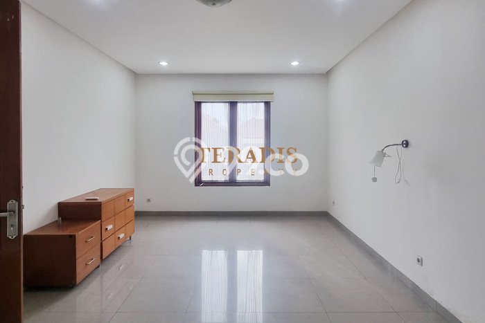 Disewakan Rumah Murah di Pondok Indah Jakarta Selatan dengan 3 Kamar Tidur Disewakan Rumah Murah di Pondok Indah Jakarta Selatan dengan 3 Kamar Tidur