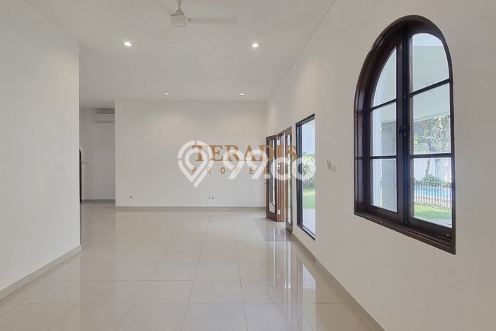 Disewakan Rumah Strategis di Kemang LT 1000m2 / LB 500m2 Siap Huni Disewakan Rumah Strategis di Kemang LT 1000m2 / LB 500m2 Siap Huni
