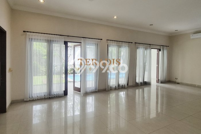 Disewakan! Rumah 4 Kamar Tidur &
4 Kamar Mandi di Kemang, Jakarta Selatan Disewakan! Rumah 4 Kamar Tidur &
4 Kamar Mandi di Kemang, Jakarta Selatan