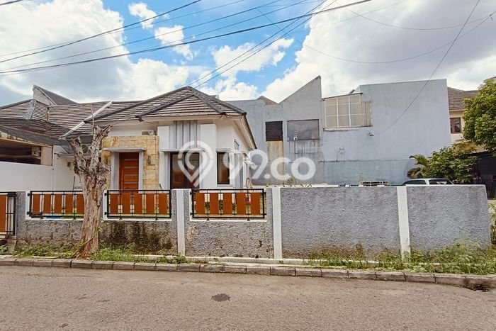Jual Rumah Minimalis Bagus Punya 3 KT di Serpong Tangerang Selatan SHM Jual Rumah Minimalis Bagus Punya 3 KT di Serpong Tangerang Selatan SHM