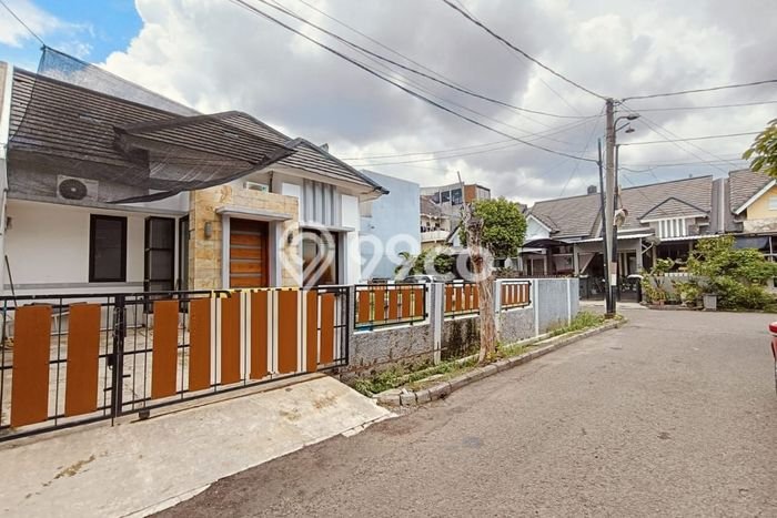Jual Rumah Minimalis Bagus Punya 3 KT di Serpong Tangerang Selatan SHM Jual Rumah Minimalis Bagus Punya 3 KT di Serpong Tangerang Selatan SHM