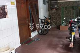 Siap Huni Hunian Elit 7 Kamar di Senen Dekat ke Mana Saja Siap Huni Hunian Elit 7 Kamar di Senen Dekat ke Mana Saja
