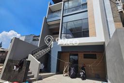 Ready to Use! Luxury House LT 105m2 Desain Modern di Setra Duta Ready to Use! Luxury House LT 105m2 Desain Modern di Setra Duta