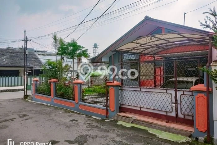 Rumah Elit Modern Tanpa Renovasi di Pasteur Bandung Rumah Elit Modern Tanpa Renovasi di Pasteur Bandung