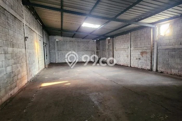LOKASI PREMIUM! Gudang Kawasan Niaga di Holis Cigondewah, Luas 160m², Siap Bisnis LOKASI PREMIUM! Gudang Kawasan Niaga di Holis Cigondewah, Luas 160m², Siap Bisnis