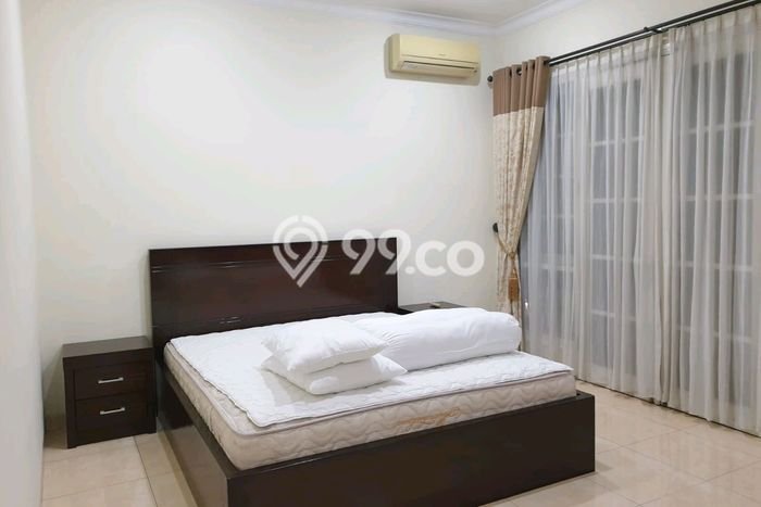 Lokasi strategis! Rumah siap pakai dikontrakkan di BSD LB 300m2 Lokasi strategis! Rumah siap pakai dikontrakkan di BSD LB 300m2