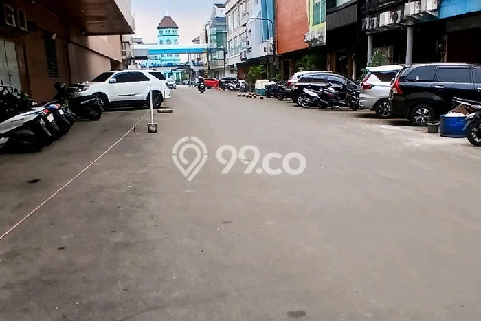 Ruko Disewa di Jakarta Selatan dengan LB 576m2 Area Komersial Ramai Ruko Disewa di Jakarta Selatan dengan LB 576m2 Area Komersial Ramai