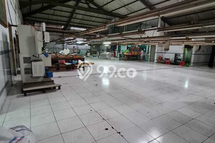 Gudang Disewa di Bandung dengan LB 1000m2 Area Komersial Ramai Gudang Disewa di Bandung dengan LB 1000m2 Area Komersial Ramai