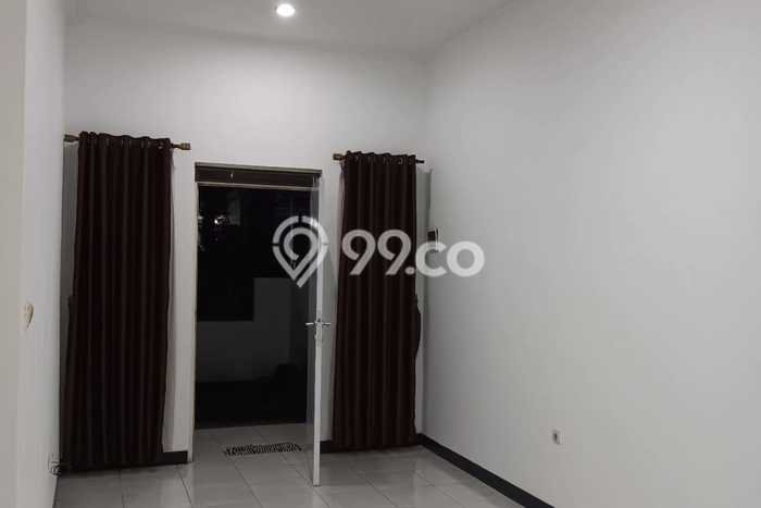 Disewakan! Rumah 2 Kamar Tidur &
1 Kamar Mandi di Taman Kopo Indah, Bandung Disewakan! Rumah 2 Kamar Tidur &
1 Kamar Mandi di Taman Kopo Indah, Bandung