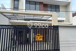 Dijual Rumah Premium dengan Fasilitas Sekitar Komplit di Semarang Barat, Semarang Dijual Rumah Premium dengan Fasilitas Sekitar Komplit di Semarang Barat, Semarang
