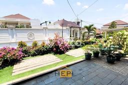 Rumah Mewah LB 300m2 Siap Huni Desain Elegan di papandayan, Semarang Rumah Mewah LB 300m2 Siap Huni Desain Elegan di papandayan, Semarang