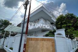 Rumah di Medan Polonia, Akses ke Pusat Kota, 3 KM, LT 220m² Bangunan 320m² Rumah di Medan Polonia, Akses ke Pusat Kota, 3 KM, LT 220m² Bangunan 320m²