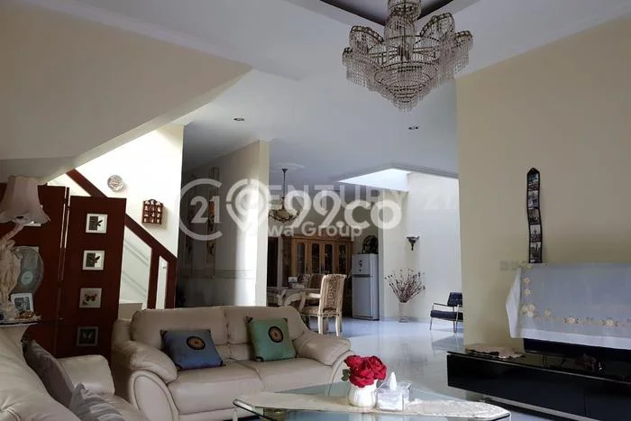 Siap Huni Rumah Mewah 4 Kamar di Grogol Petamburan Dekat ke Mana Pun Siap Huni Rumah Mewah 4 Kamar di Grogol Petamburan Dekat ke Mana Pun