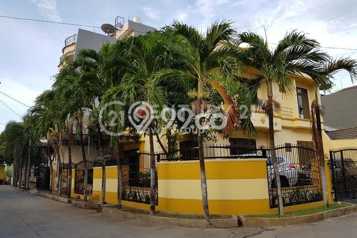 Siap Huni Rumah Mewah 4 Kamar di Grogol Petamburan Dekat ke Mana Pun Siap Huni Rumah Mewah 4 Kamar di Grogol Petamburan Dekat ke Mana Pun