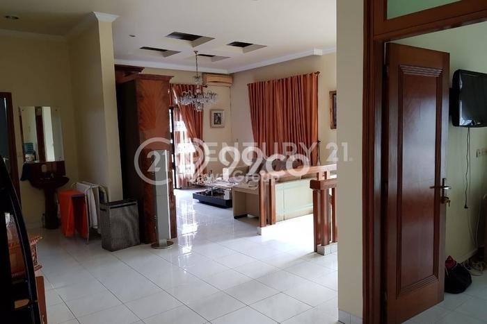 Siap Huni Rumah Mewah 4 Kamar di Grogol Petamburan Dekat ke Mana Pun Siap Huni Rumah Mewah 4 Kamar di Grogol Petamburan Dekat ke Mana Pun