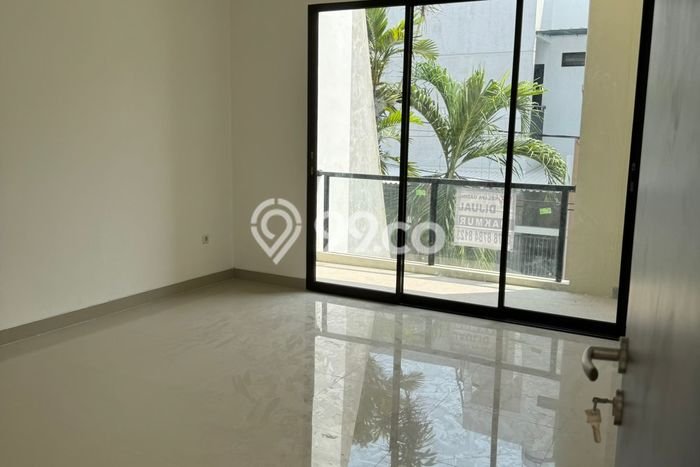 Rumah di Kelapa Gading, 4 KT, Akses Universitas, LT 102m2m² LB 160m2m² Rumah di Kelapa Gading, 4 KT, Akses Universitas, LT 102m2m² LB 160m2m²