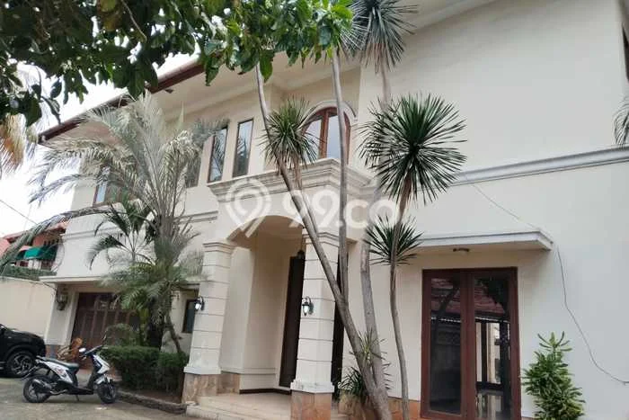Sewa Rumah Strategis LT 781m2 / LB 781m2 di Kemang, Jakarta Selatan Sewa Rumah Strategis LT 781m2 / LB 781m2 di Kemang, Jakarta Selatan