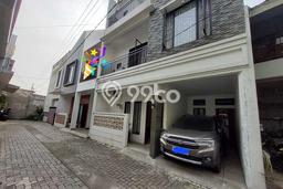 Rumah Luas Asri 3 KT Siap Pakai di Joglo Jakarta Barat Rumah Luas Asri 3 KT Siap Pakai di Joglo Jakarta Barat