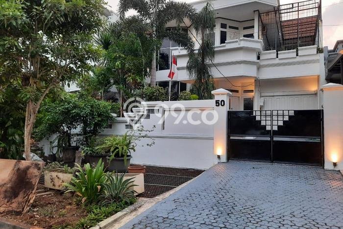 Siap Huni Hunian Elit 5 Kamar di Kebayoran Lama Dekat ke Mana Saja Siap Huni Hunian Elit 5 Kamar di Kebayoran Lama Dekat ke Mana Saja