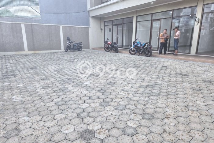 Ruko Dijual di Prime Area Jakarta Timur Luas 900m2 Ruko Dijual di Prime Area Jakarta Timur Luas 900m2