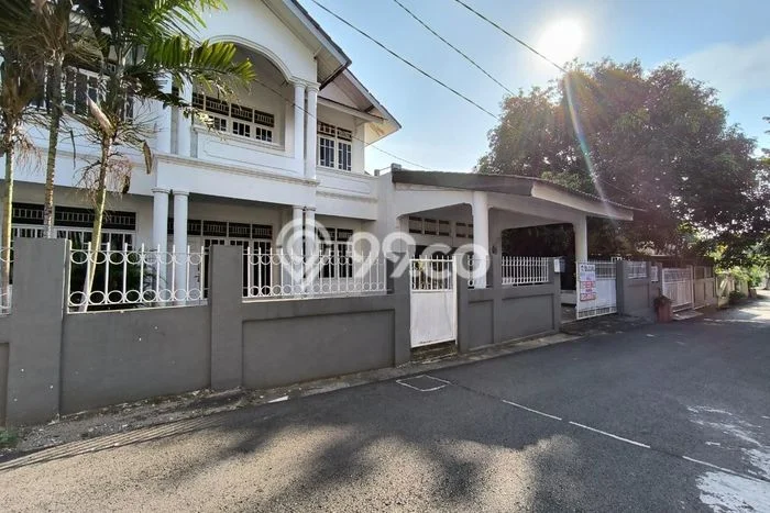 Siap Huni Rumah Mewah 4 Kamar di Cipayung Dekat ke Mana Pun Siap Huni Rumah Mewah 4 Kamar di Cipayung Dekat ke Mana Pun