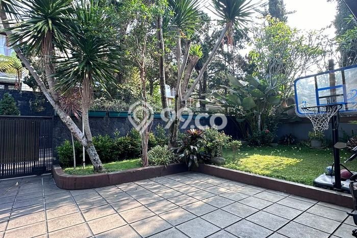 Rumah Elit Modern Tanpa Renovasi di Setiabudi Bandung Rumah Elit Modern Tanpa Renovasi di Setiabudi Bandung