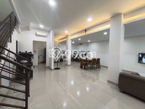 Rumah Luxury Modern Tanpa Renovasi di Duri Kepa Jakarta Barat Rumah Luxury Modern Tanpa Renovasi di Duri Kepa Jakarta Barat
