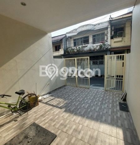 Dijual Rumah Eksklusif 3 KT di Tanjung Duren, Jakarta Barat Dijual Rumah Eksklusif 3 KT di Tanjung Duren, Jakarta Barat