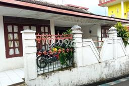 Rumah Di Tengah Kota Malang Dengan Tanah Luas Rumah Di Tengah Kota Malang Dengan Tanah Luas