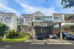 Rumah Mewah LB 300m2 Siap Huni Desain Elegan di BSD The Green, Tangerang Rumah Mewah LB 300m2 Siap Huni Desain Elegan di BSD The Green, Tangerang