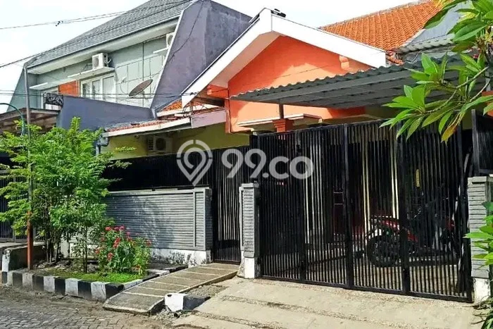Dijual Kost di Kawasan Rungkut, Surabaya, Spesifikasi 5 KT, 5 KM, 210m2 Dijual Kost di Kawasan Rungkut, Surabaya, Spesifikasi 5 KT, 5 KM, 210m2