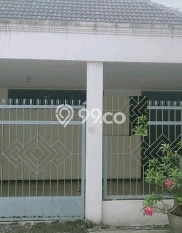 For Sale Rumah 6 Kamar Lokasi Strategis Nyaman dan Strategis di Simokerto For Sale Rumah 6 Kamar Lokasi Strategis Nyaman dan Strategis di Simokerto