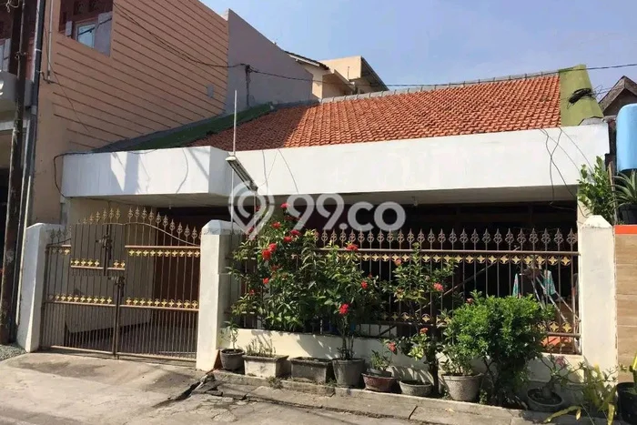 Jual Rumah Bagus Siap Huni LB 160m2 di Gubeng, Surabaya Jual Rumah Bagus Siap Huni LB 160m2 di Gubeng, Surabaya