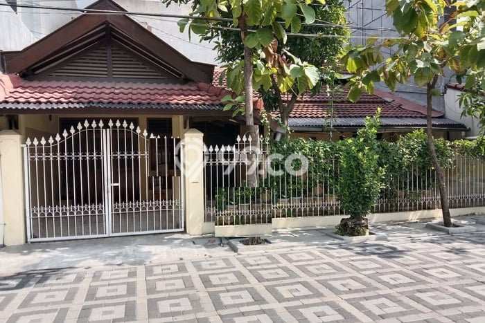 Dijual Cepat Rumah Bagus Siap Huni LB 148m2 di Wonocolo, Surabaya Dijual Cepat Rumah Bagus Siap Huni LB 148m2 di Wonocolo, Surabaya