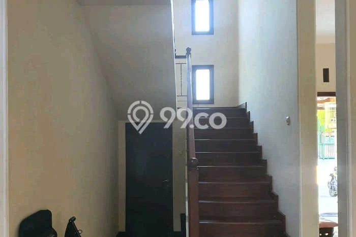 Dijual Rumah Premium dengan Fasilitas Sekitar Lengkap di Wonocolo, Surabaya Dijual Rumah Premium dengan Fasilitas Sekitar Lengkap di Wonocolo, Surabaya