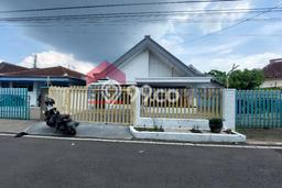 Disewakan Rumah Vintage Cantik di Kawasan Adem Disewakan Rumah Vintage Cantik di Kawasan Adem