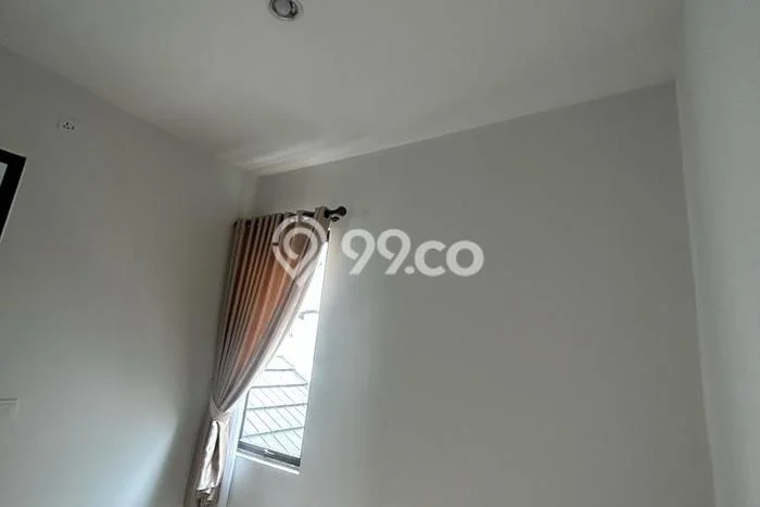 Rumah di Semanan, Lingkungan Strategis, 2 KM Rumah di Semanan, Lingkungan Strategis, 2 KM