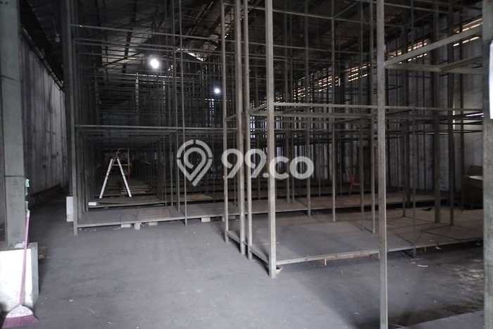 Area Ramai! Gudang Dijual di Tangerang untuk Bisnis Luas Bangunan 600m2 Area Ramai! Gudang Dijual di Tangerang untuk Bisnis Luas Bangunan 600m2