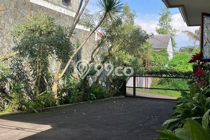 Hunian Mewah Dijual LT 1153m2 di Cidadap, Bandung Hunian Mewah Dijual LT 1153m2 di Cidadap, Bandung
