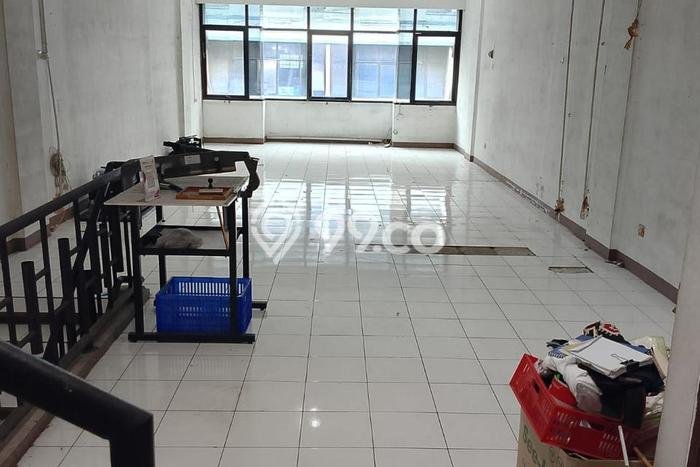 LOKASI STRATEGIS! Ruko di Kebonjati, Luas 188m², Jalan Strategis LOKASI STRATEGIS! Ruko di Kebonjati, Luas 188m², Jalan Strategis